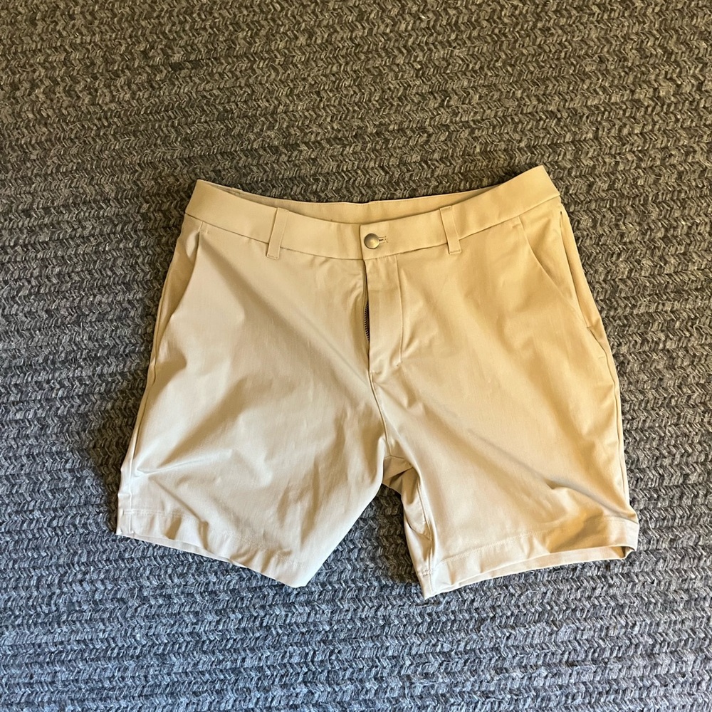 Men's khaki 5” inseam Shorts